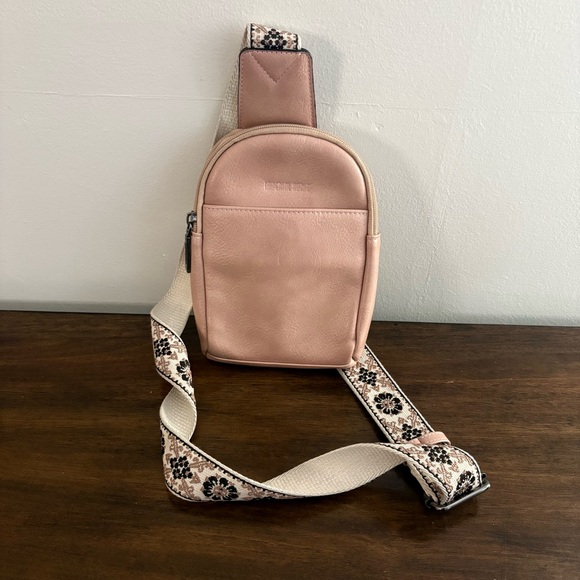 imperial horse Handbags - NWOT Imperial Horse Elegant Blush Pink Crossbody Bag Floral Strap boho travel